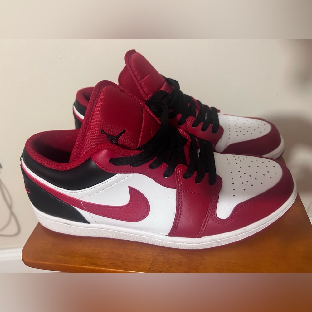 Nike Air Jordan 1 Low Reverse Black Toe Bulls Men’s Size 11 Red Black 553558-163